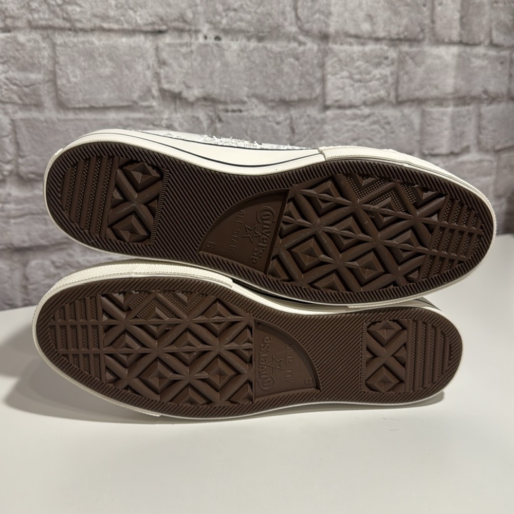 NWT converse - Picture 9 of 9